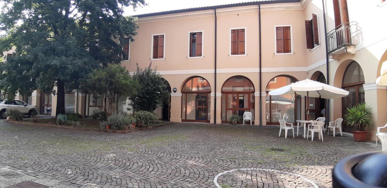 Casa Santa Caterina E Sant Antonio Affittacamere *
