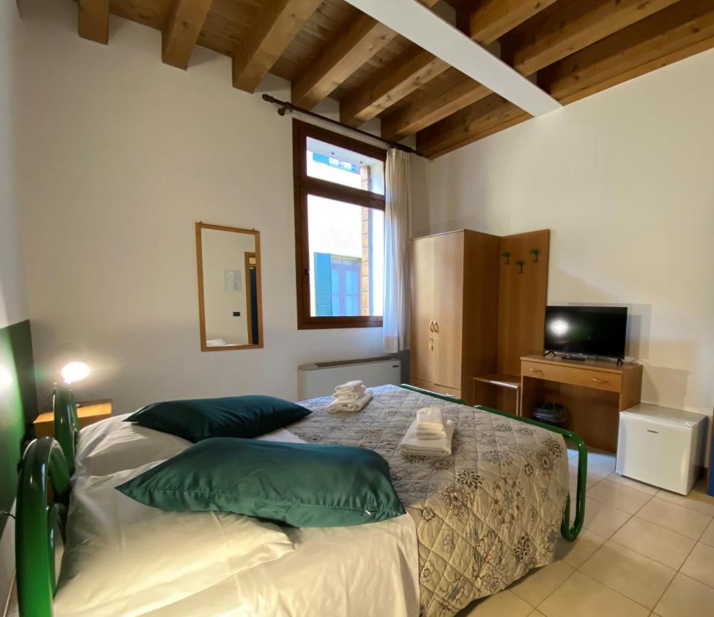 Casa Santa Caterina E Sant Antonio Affittacamere *